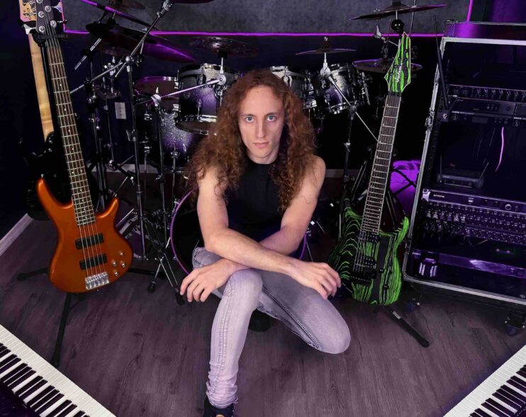 Dennis Atlas anuncia PRINCIPLE y presenta “Violent Power”, primer adelanto de su nuevo álbum solista