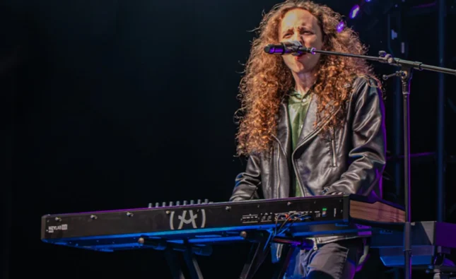 Dennis Atlas presenta “Different World”, adelanto de su álbum Principle