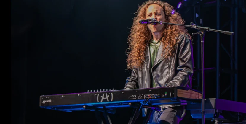 Dennis Atlas presenta “Different World”, adelanto de su álbum Principle