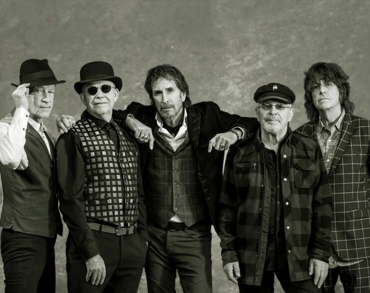 The Fixx y las canciones que terminaron pareciéndose demasiado al presente