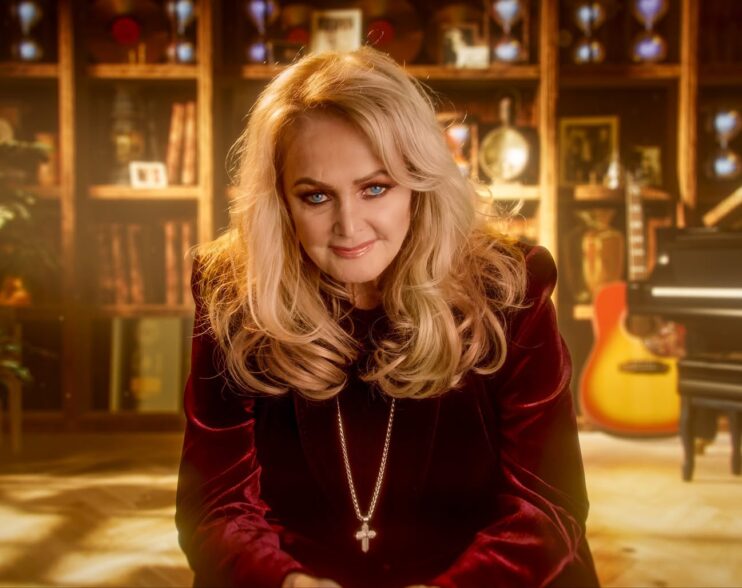 Bonnie Tyler: la voz que demostró que la personalidad puede ser más poderosa que la perfección